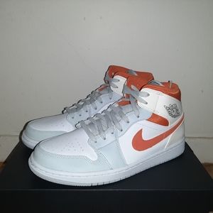 Jordan 1 mid